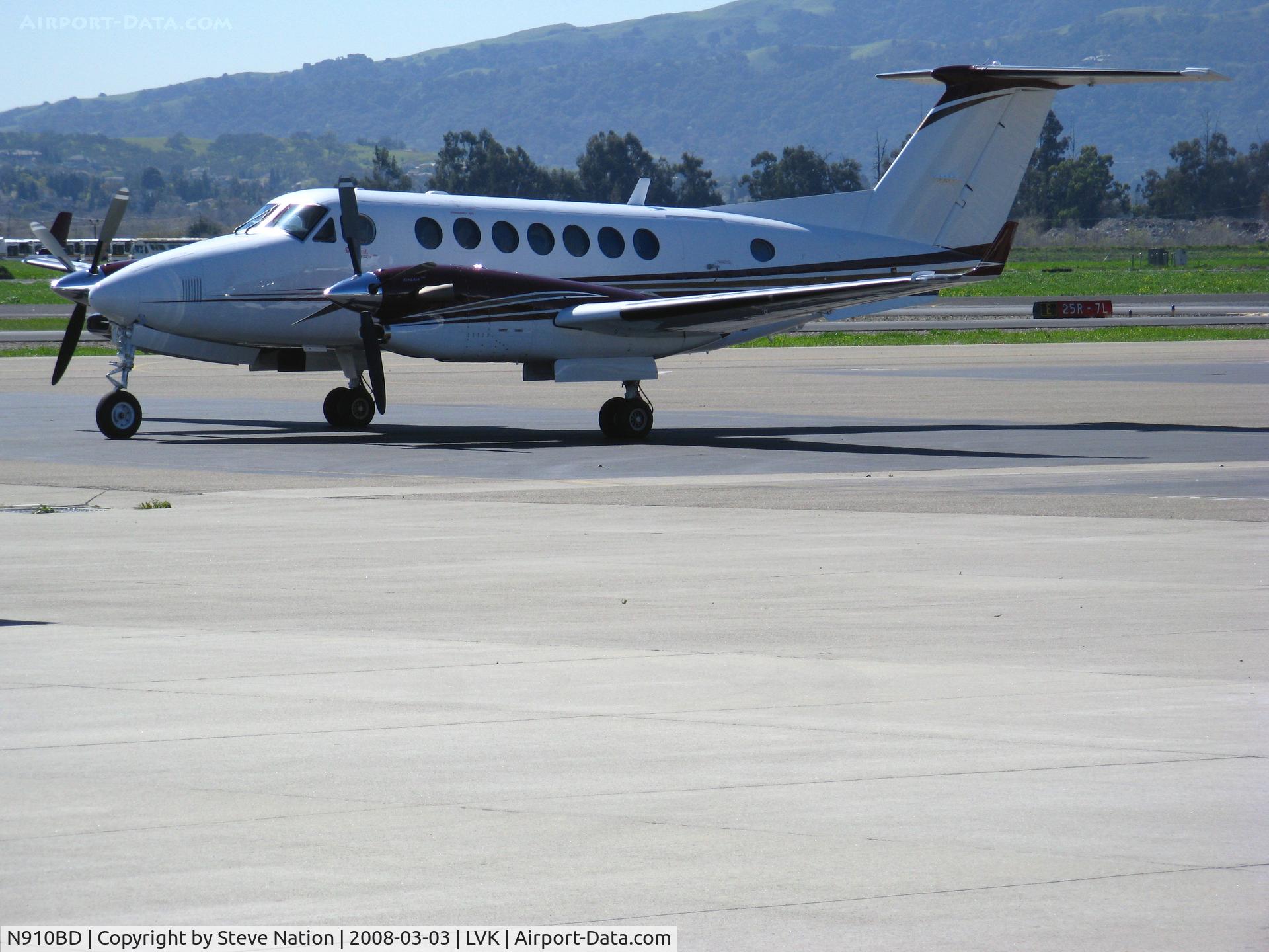 N910BD, Raytheon Aircraft Company B300 C/N FL-483, West Sacramento, CA-based DBS Air Raytheon B300 King Air @Livermore, CA