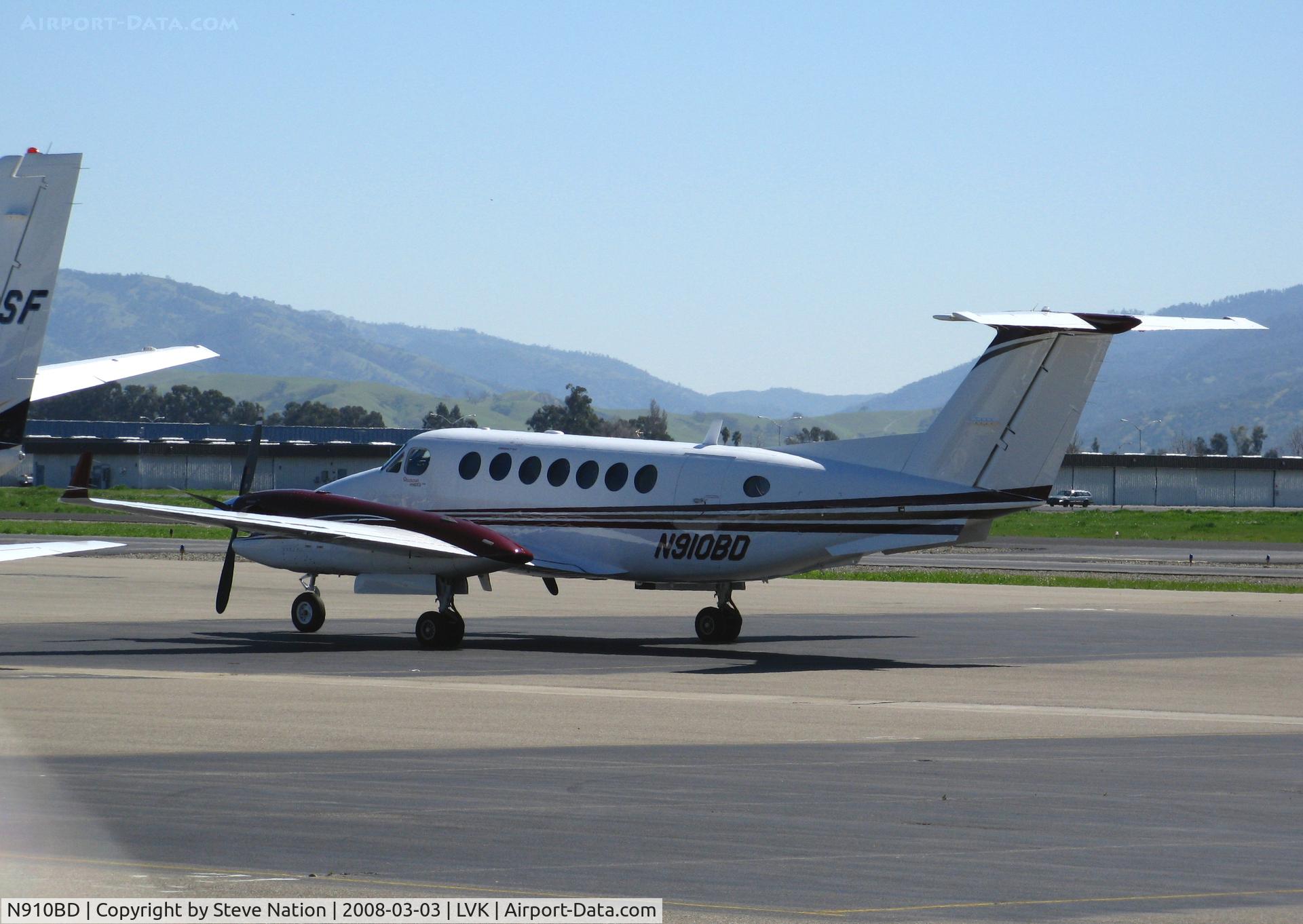 N910BD, Raytheon Aircraft Company B300 C/N FL-483, West Sacramento, CA-based DBS Air Raytheon B300 King Air @Livermore, CA