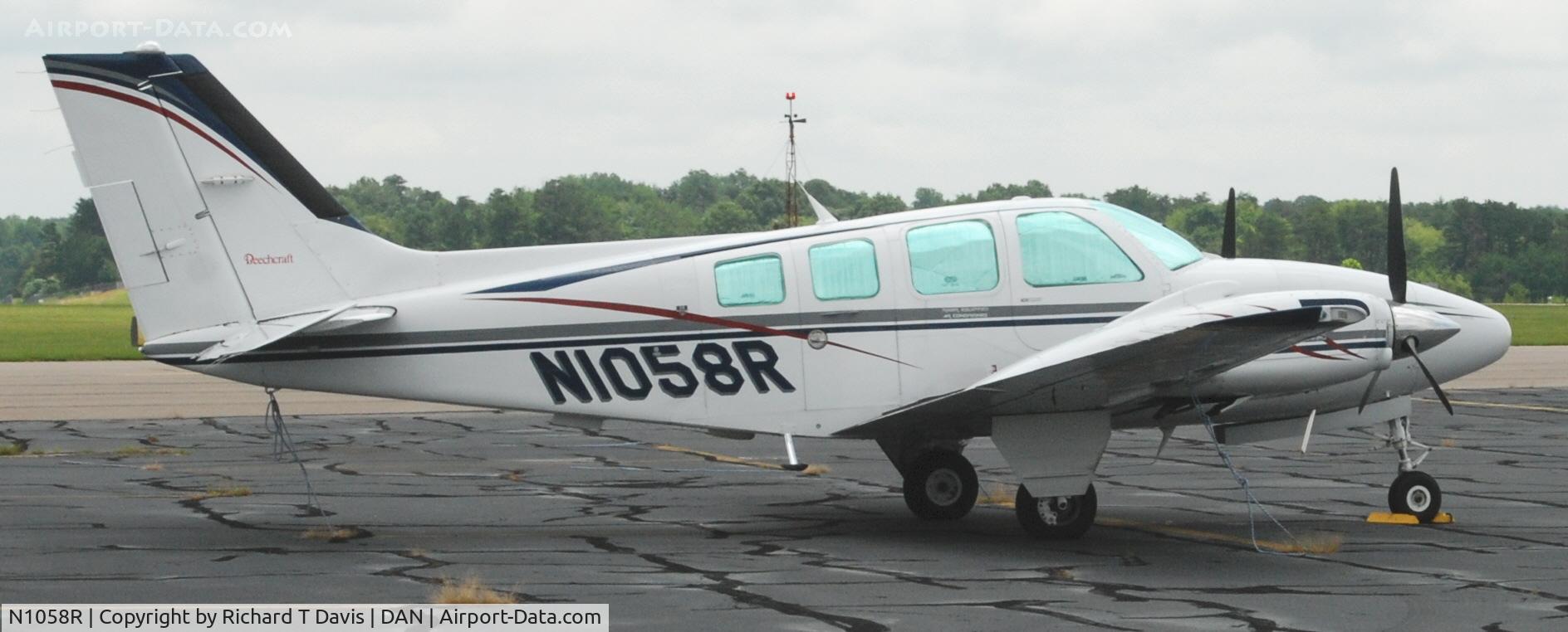 N1058R, 1996 Raytheon Aircraft Company 58 C/N TH-1791, 1996 Raytheon  58 in Danville Va.