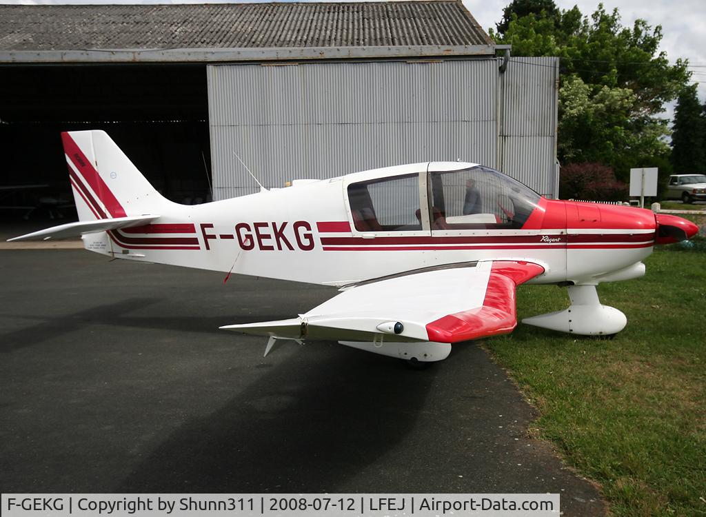 F-GEKG, Robin DR-400-180 Regent C/N 1732, Parked in front off the Airclub's hangard