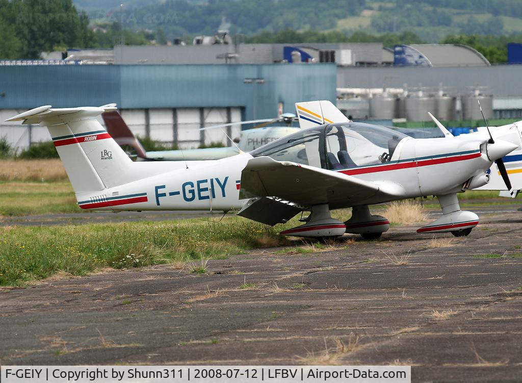 F-GEIY, Robin R-3000-120 C/N 113, Parked here...