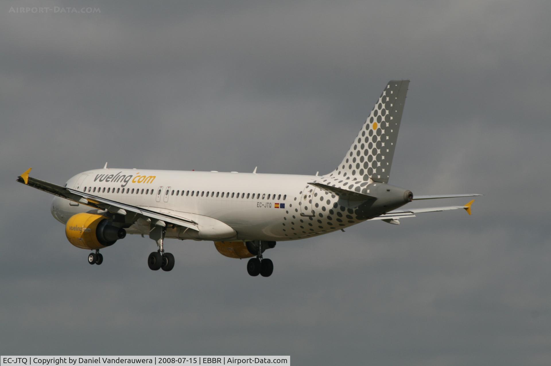 EC-JTQ, 2006 Airbus A320-214 C/N 2794, flight VY8728 is descending to rwy 25L