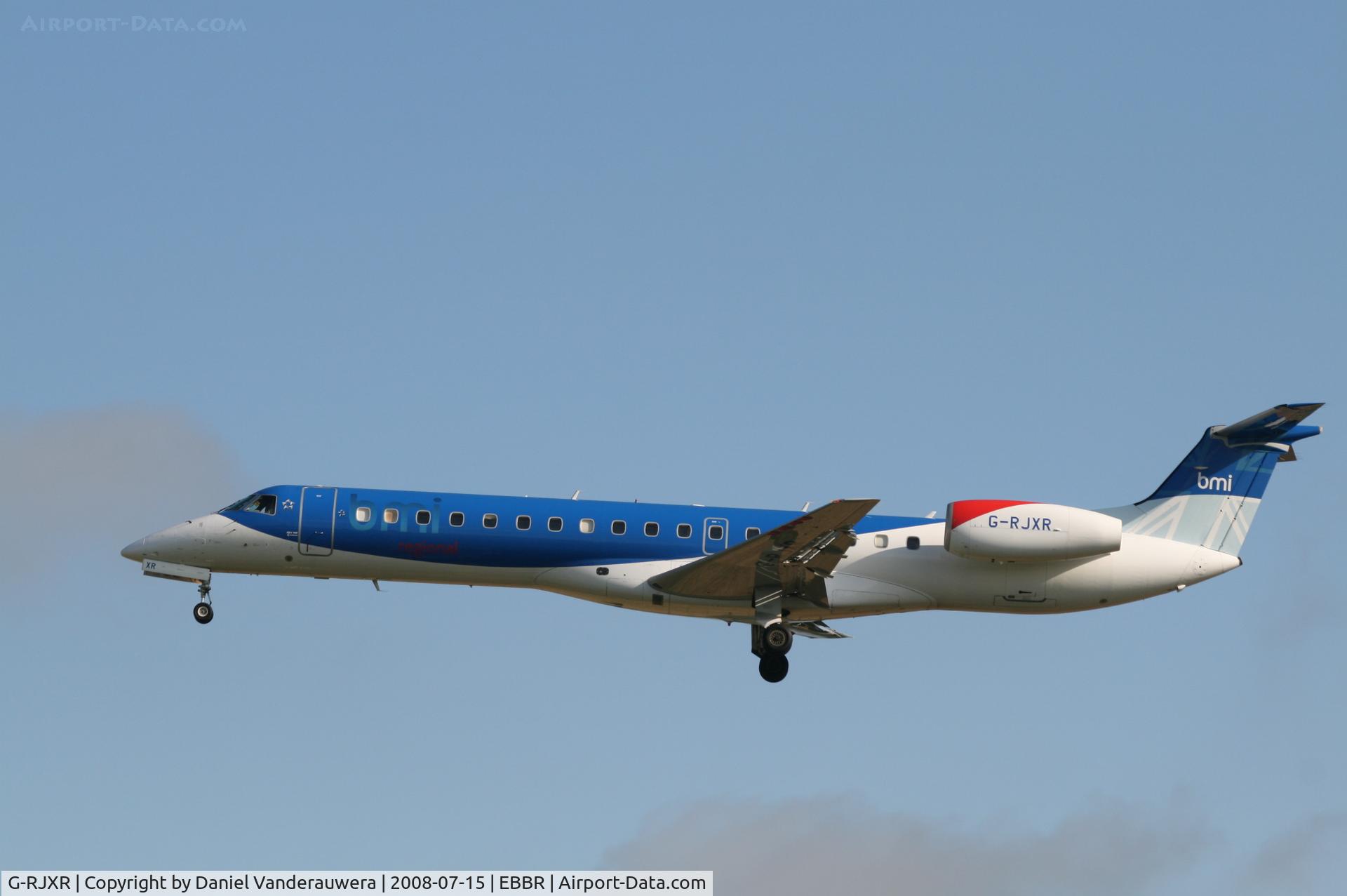 G-RJXR, 1998 Embraer EMB-145EP (ERJ-145EP) C/N 145070, arrival of flight BD233 to rwy 25L