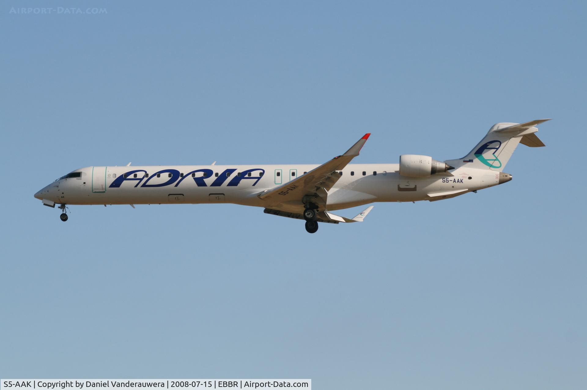 S5-AAK, 2007 Canadair CRJ-900ER (CL-600-2D24) C/N 15128, arrival of flight JP376 to rwy 25L