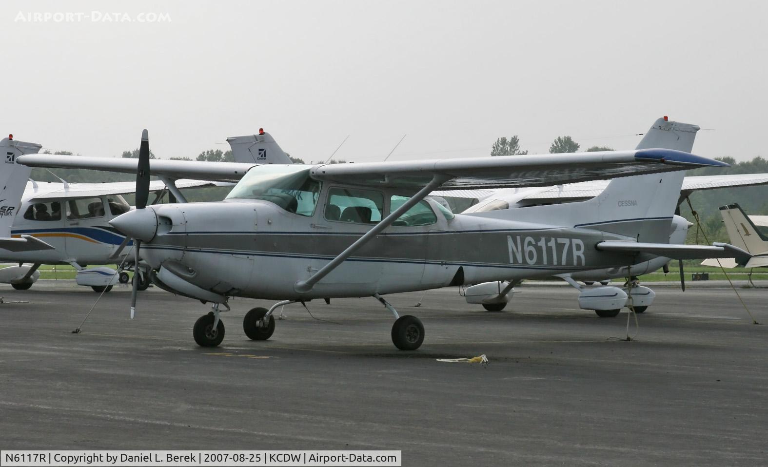 N6117R, 1979 Cessna 172RG Cutlass RG C/N 172RG0087, A 1979 Cutlass blends in with a gaggle of lightplanes at Caldwell.