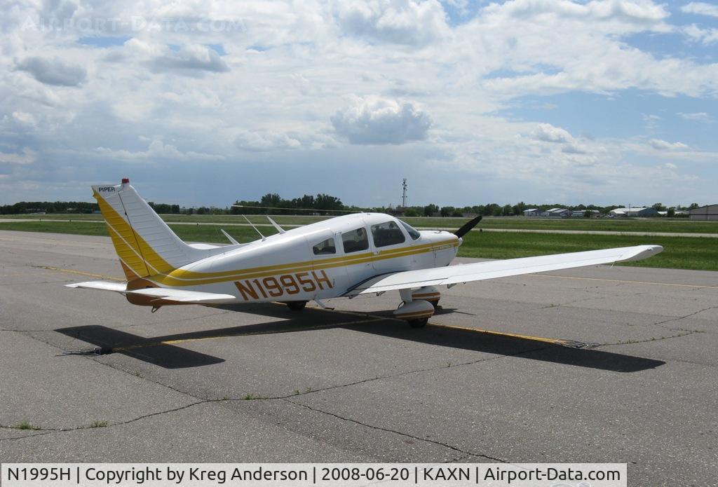 N1995H, 1977 Piper PA-28-181 C/N 28-7790369, On the ramp.