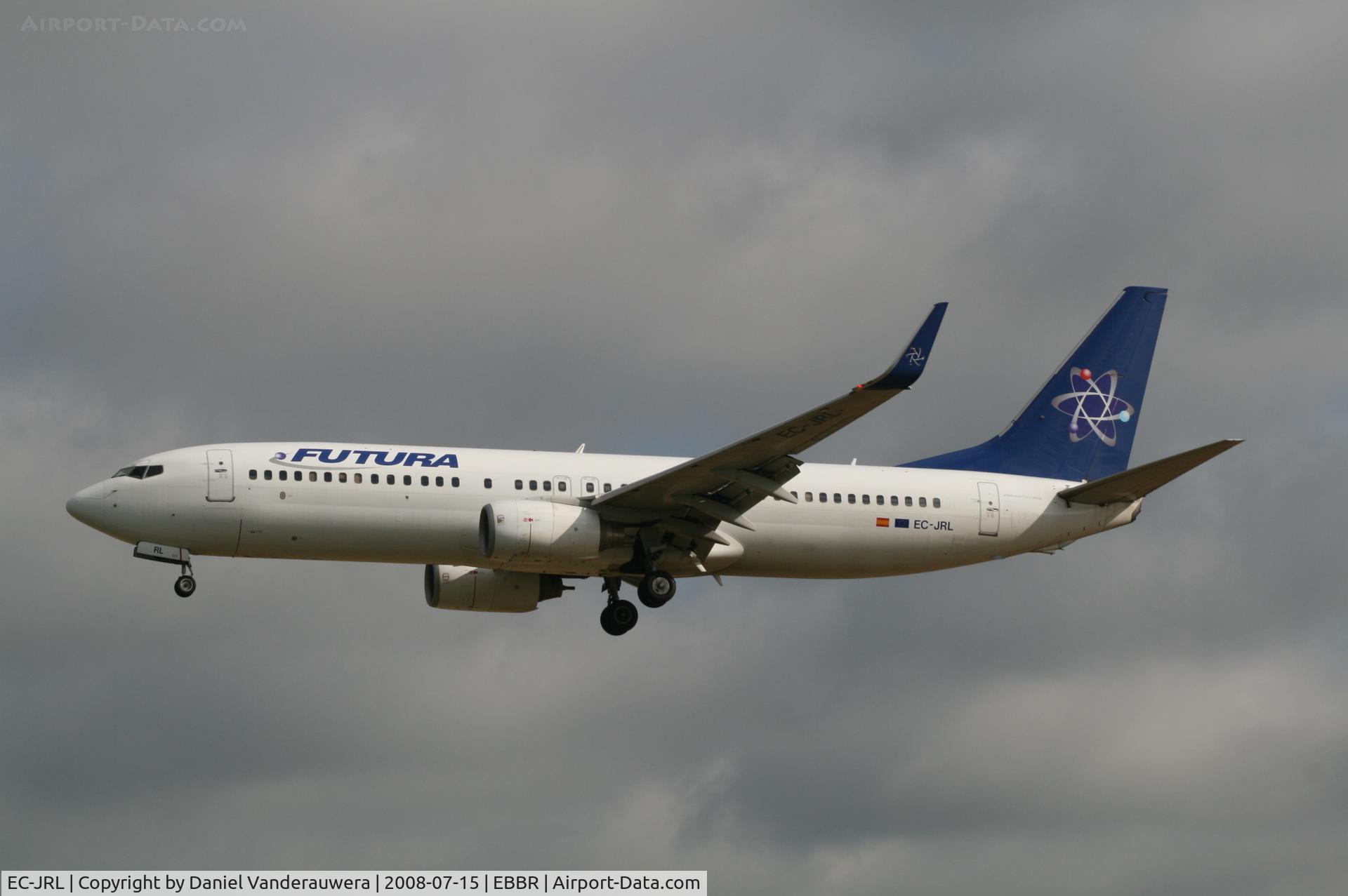 EC-JRL, 2001 Boeing 737-86J C/N 30568, descending to rwy 25L