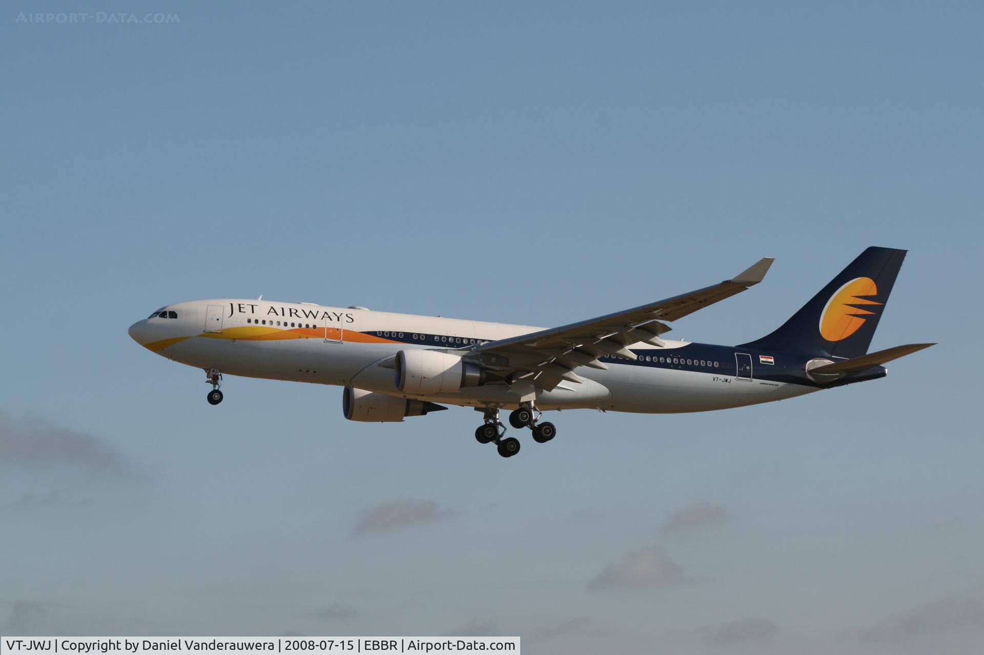 VT-JWJ, 2007 Airbus A330-203 C/N 885, arrival of flight 9W229 to rwy 25L