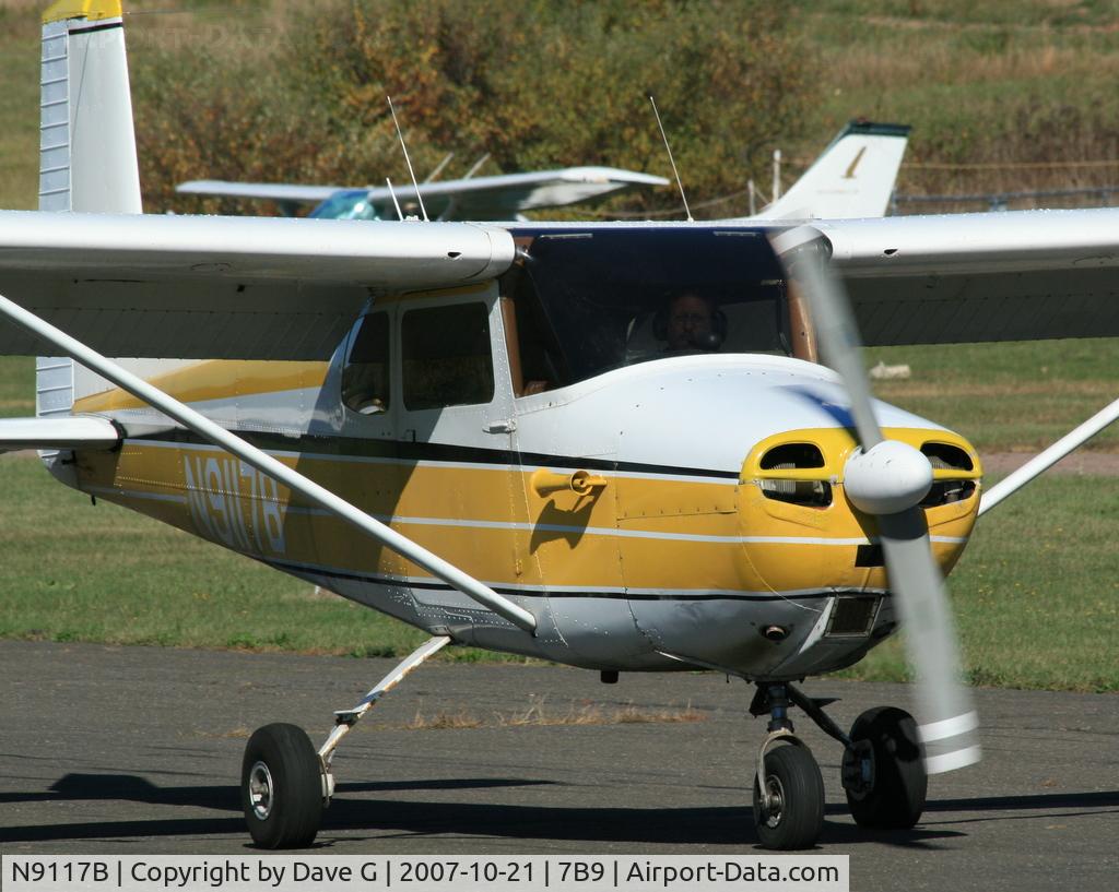 N9117B, 1958 Cessna 172 C/N 36617, 17B taxies in after landing at Ellington, CT