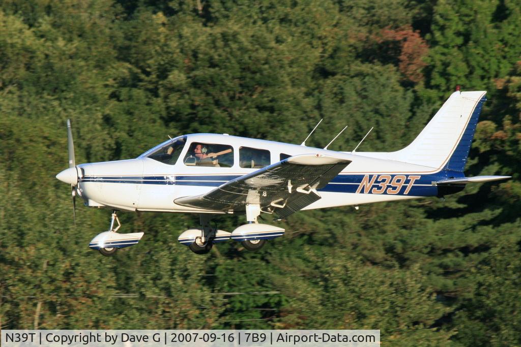 N39T, 1977 Piper PA-28-161 C/N 28-7716267, On final at Ellington, CT