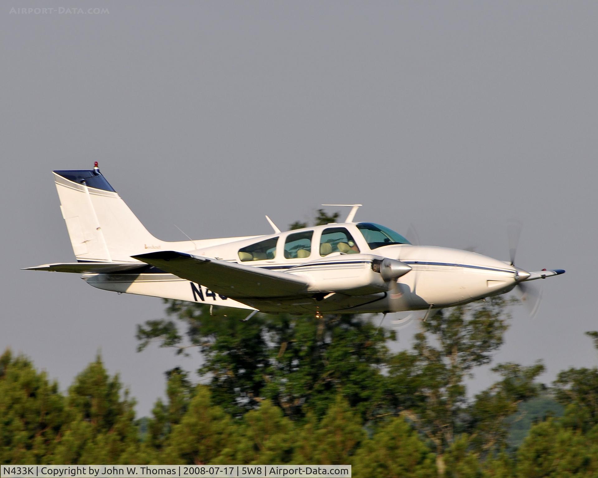 N433K, 1968 Beech D55 Baron C/N TE-564, Departing runway 22