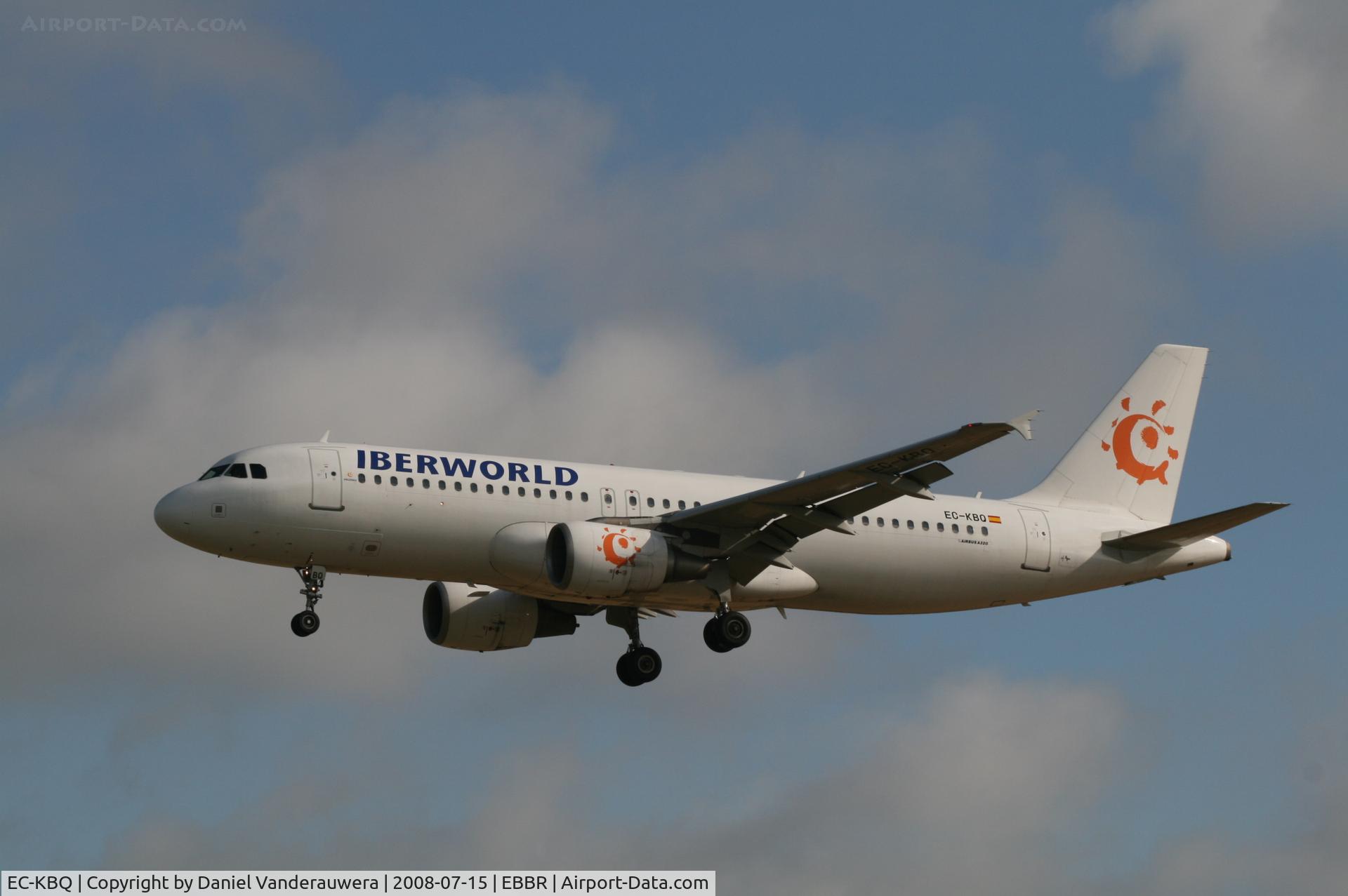 EC-KBQ, 2001 Airbus A320-214 C/N 1657, arrival of flight IWD6025 to rwy 25L