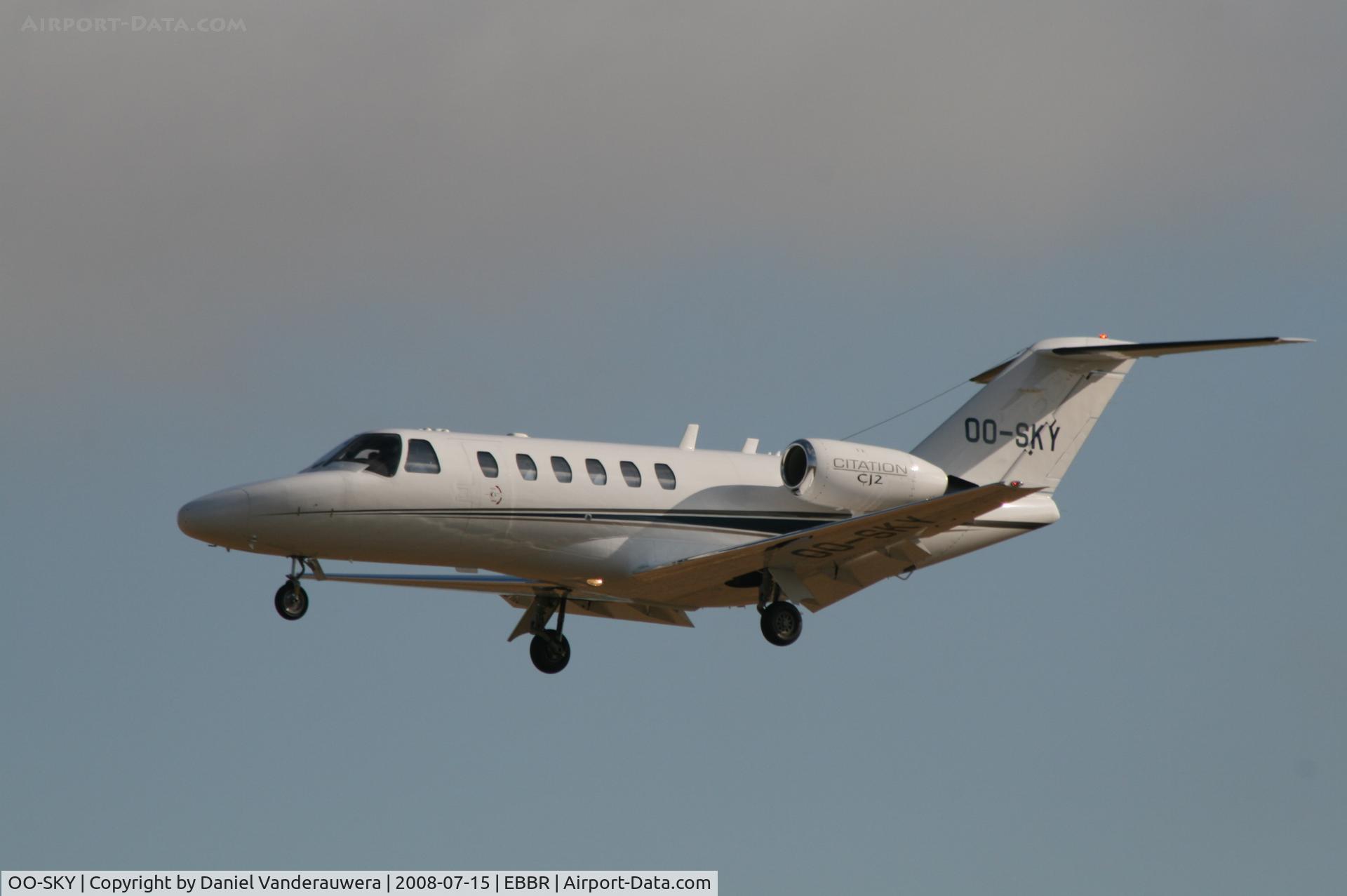 OO-SKY, 2004 Cessna 525A CitationJet CJ2 C/N 525A-0197, descending to rwy 25L