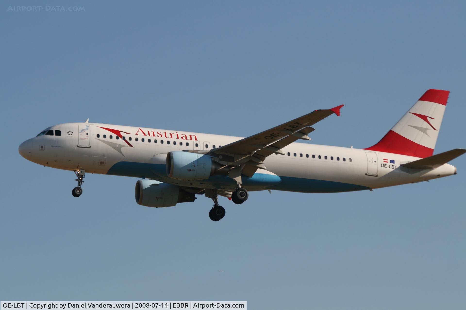 OE-LBT, 2000 Airbus A320-214 C/N 1387, flight OS351 is descending to rwy 25L