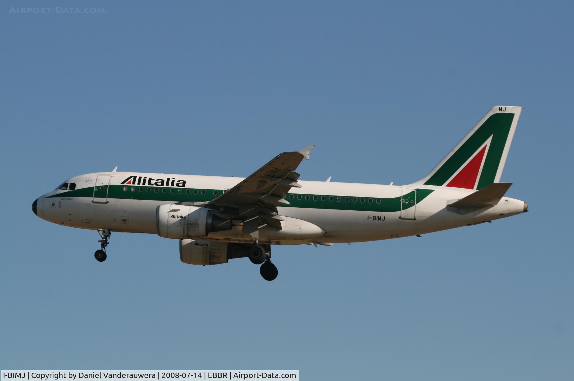 I-BIMJ, 2002 Airbus A319-112 C/N 1779, flight AZ148 is descending to rwy 25L
