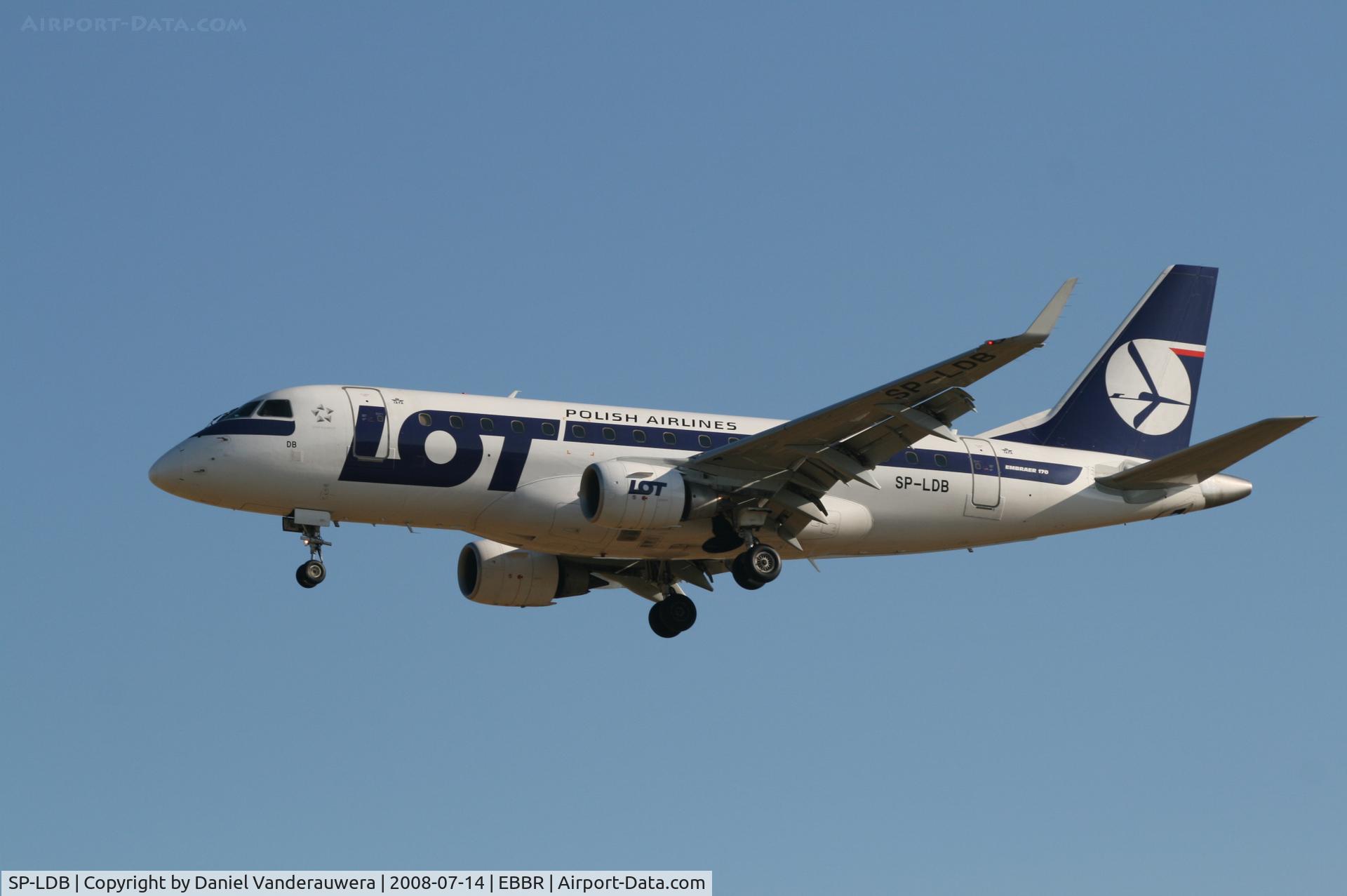 SP-LDB, 2004 Embraer 170ST (ERJ-170-100ST) C/N 17000024, flight LO235 is descending to rwy 25L