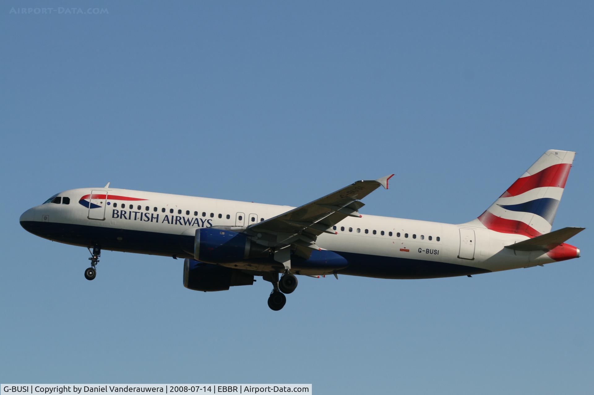 G-BUSI, 1990 Airbus A320-211 C/N 103, flight BA388 is descending to rwy 25L