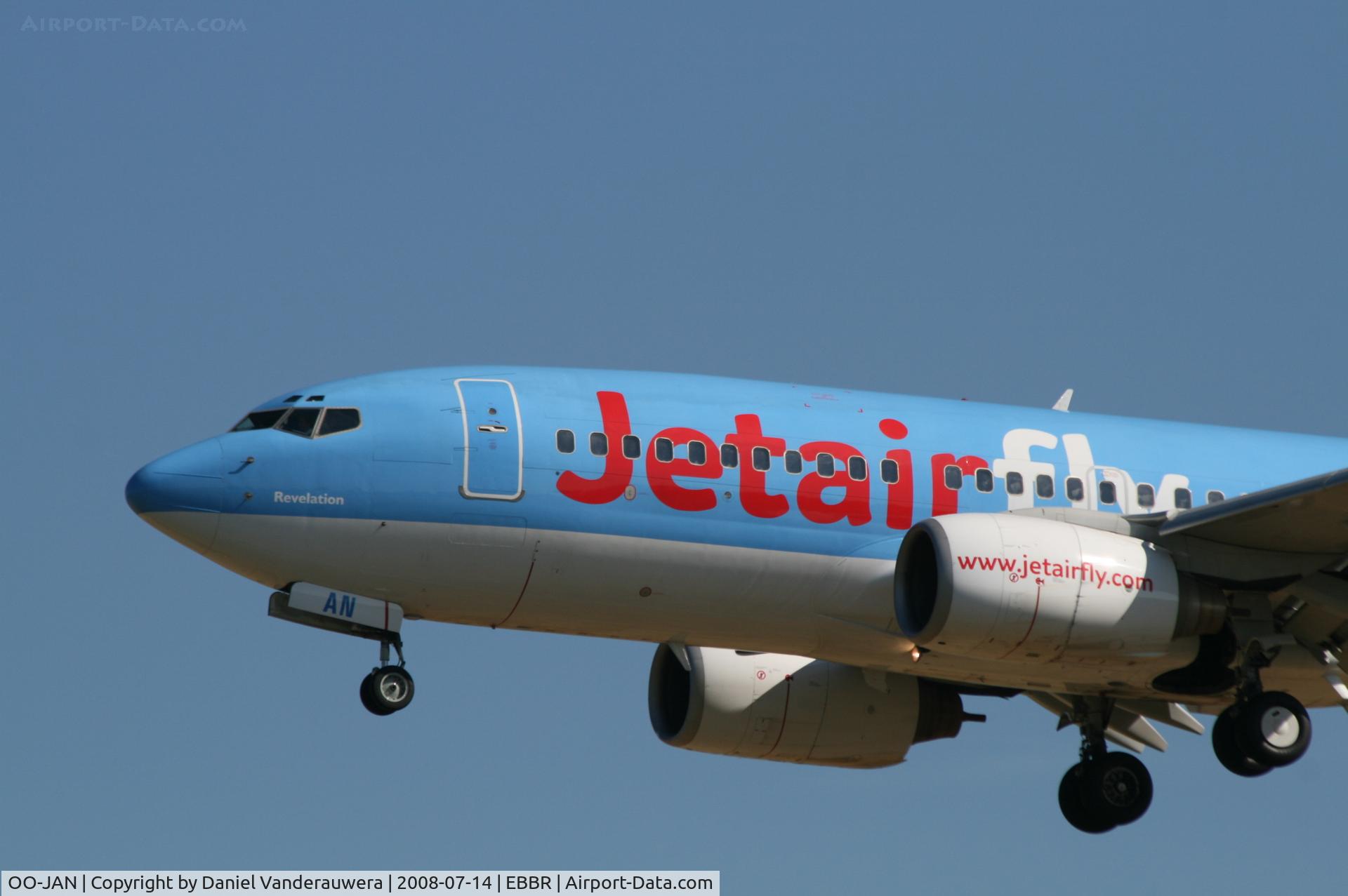 OO-JAN, 1999 Boeing 737-76N C/N 28609, flight JAF1728 is descending to rwy 25L