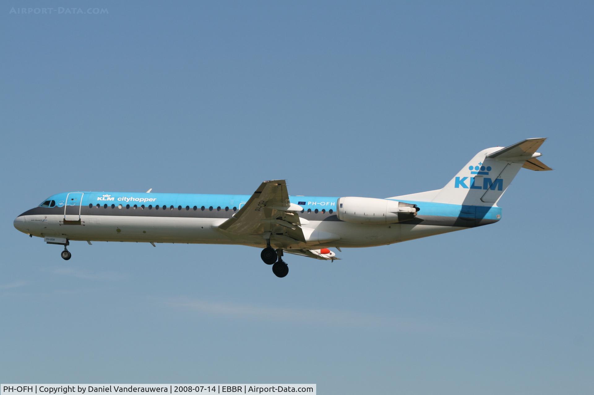 PH-OFH, 1989 Fokker 100 (F-28-0100) C/N 11277, flight KL1723 is descending on rwy 25L