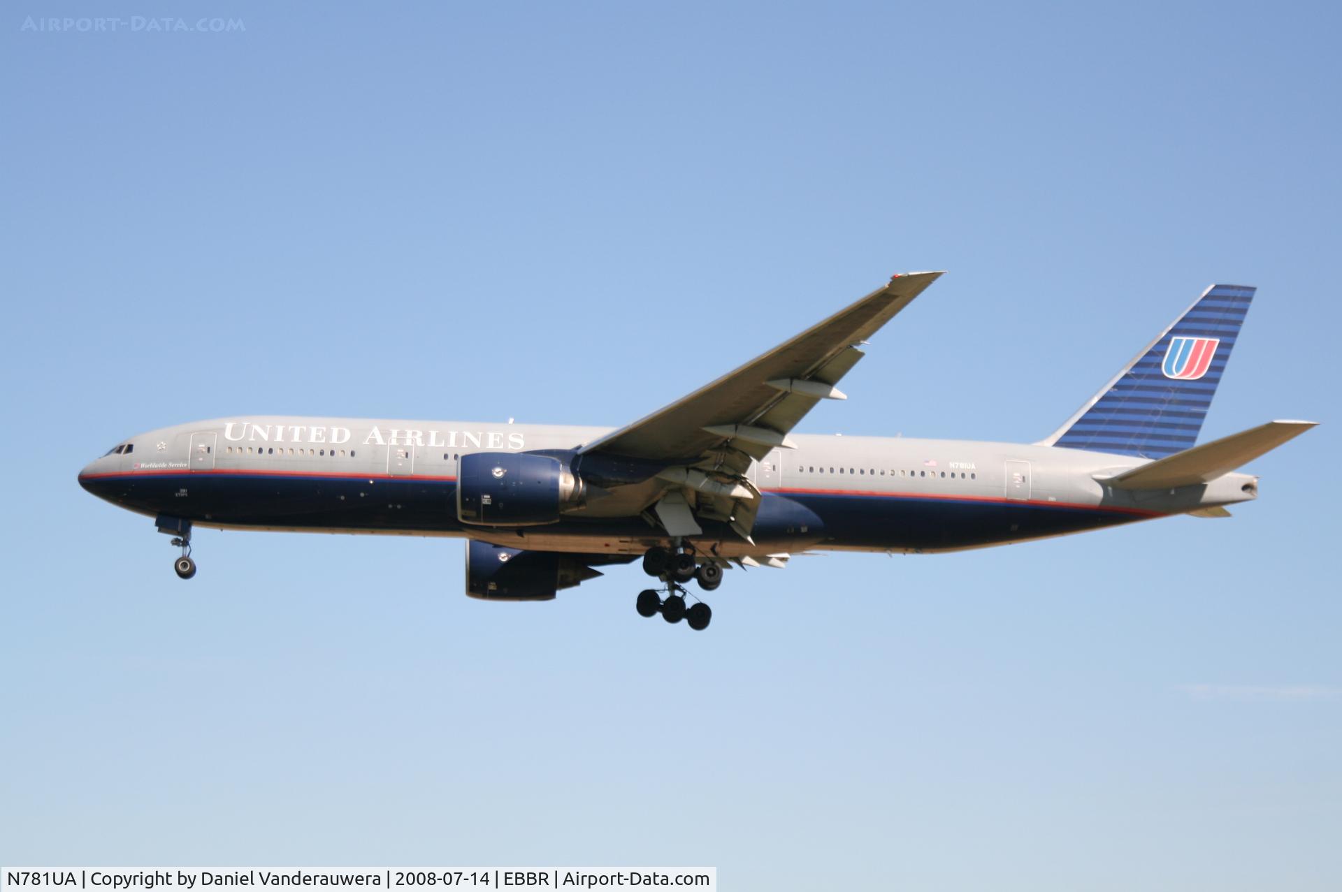 N781UA, 1996 Boeing 777-222 C/N 26945, flight UA950 is descending to rwy 25L
