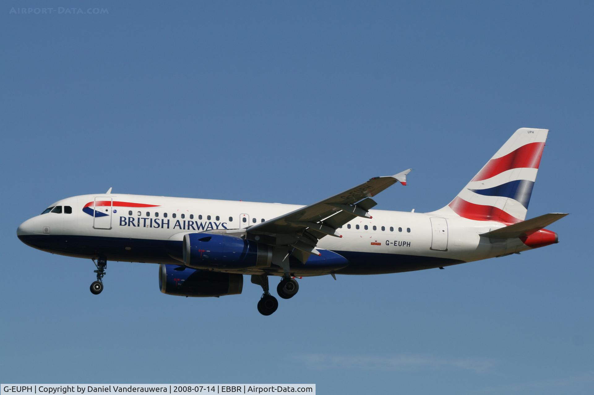 G-EUPH, 2000 Airbus A319-131 C/N 1225, flight BA392 is descending to rwy 25L