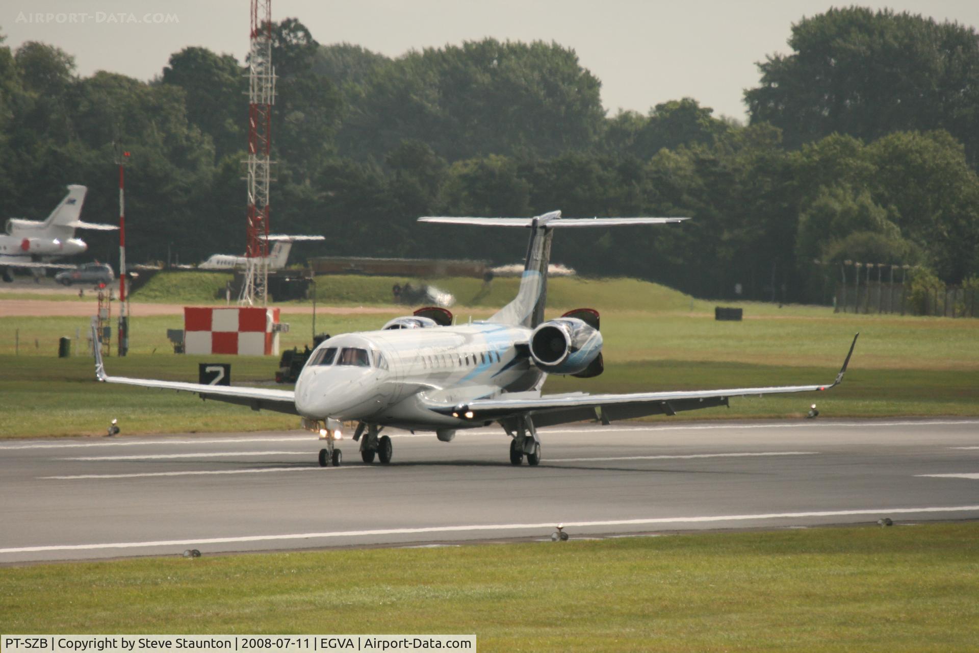 PT-SZB, 2008 Embraer EMB-135BJ Legacy 600 C/N 14501029, Taken at the Royal International Air Tattoo 2008 during arrivals and departures (show days cancelled due to bad weather)