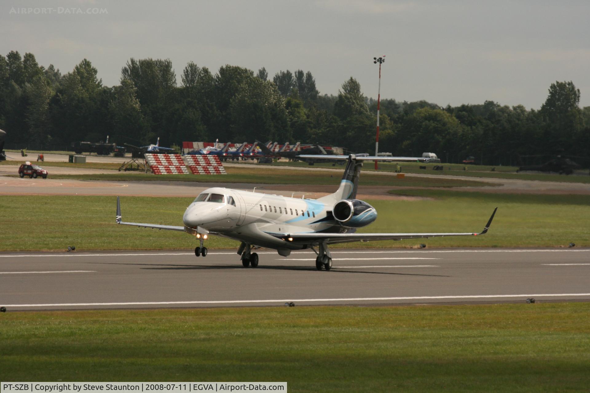 PT-SZB, 2008 Embraer EMB-135BJ Legacy 600 C/N 14501029, Taken at the Royal International Air Tattoo 2008 during arrivals and departures (show days cancelled due to bad weather)