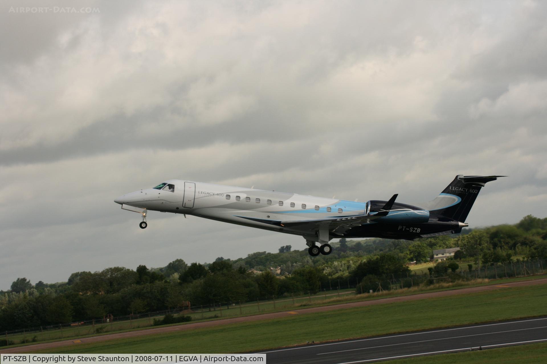 PT-SZB, 2008 Embraer EMB-135BJ Legacy 600 C/N 14501029, Taken at the Royal International Air Tattoo 2008 during arrivals and departures (show days cancelled due to bad weather)