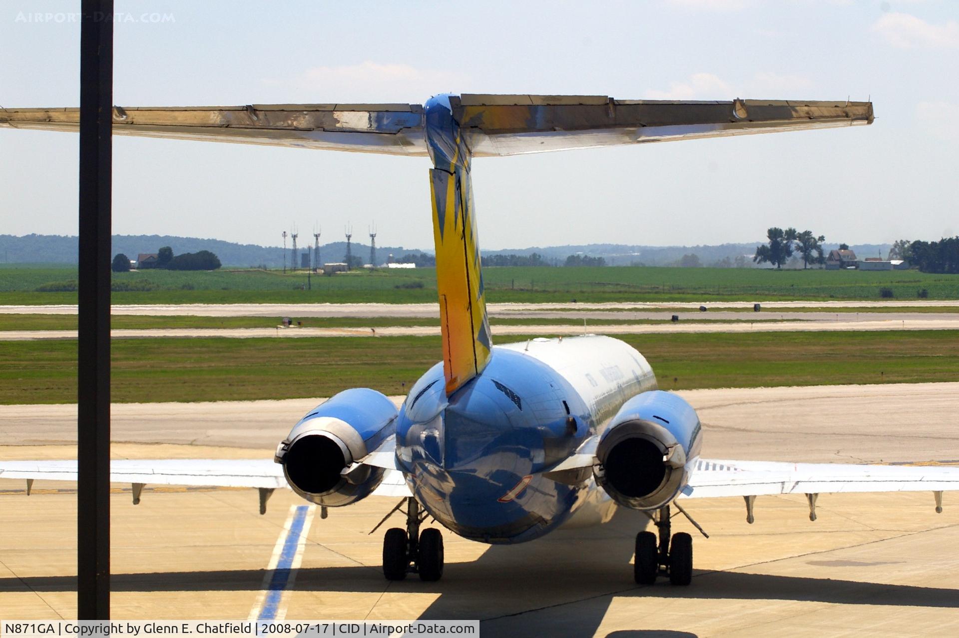 N871GA, 1996 McDonnell Douglas MD-83 (DC-9-83) C/N 53192, Seen from my office window