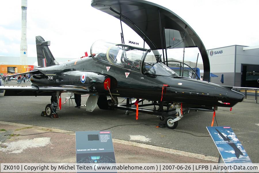 ZK010, 2005 British Aerospace Hawk T2 C/N RT001/1239, Bourget Airshow 2007