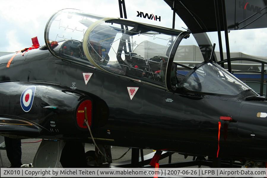 ZK010, 2005 British Aerospace Hawk T2 C/N RT001/1239, Bourget Airshow 2007