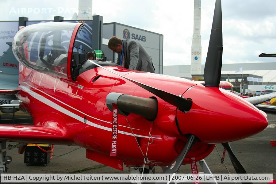 HB-HZA, 2002 Pilatus PC-21 C/N P01, At the Paris Air Show 2007 static display