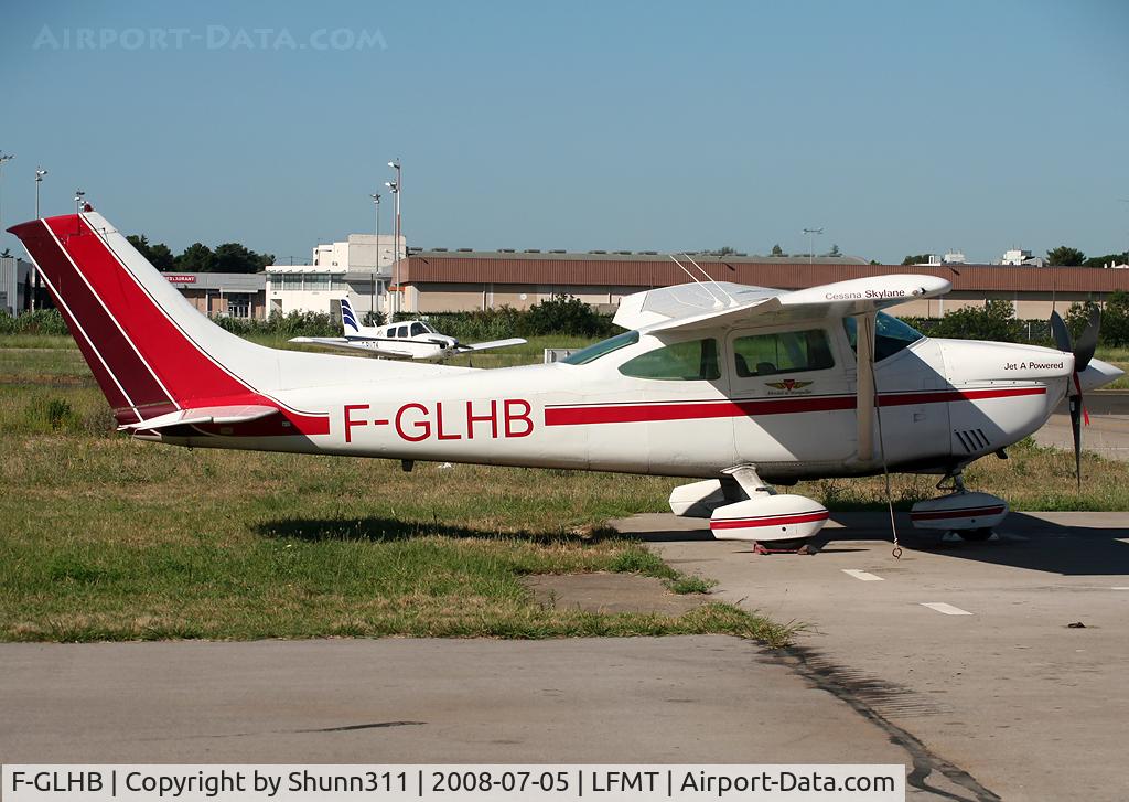 F-GLHB, Reims F182P Skylane C/N 0008, Parked at the Airclub...