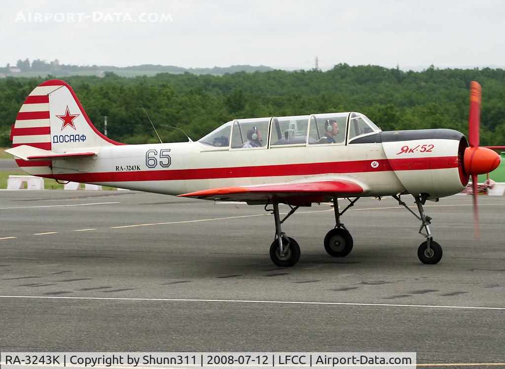 RA-3243K, Yakovlev (Aerostar) Yak-52 C/N 9111515, Rolling to the holding point rwy 32 for a new light flight...