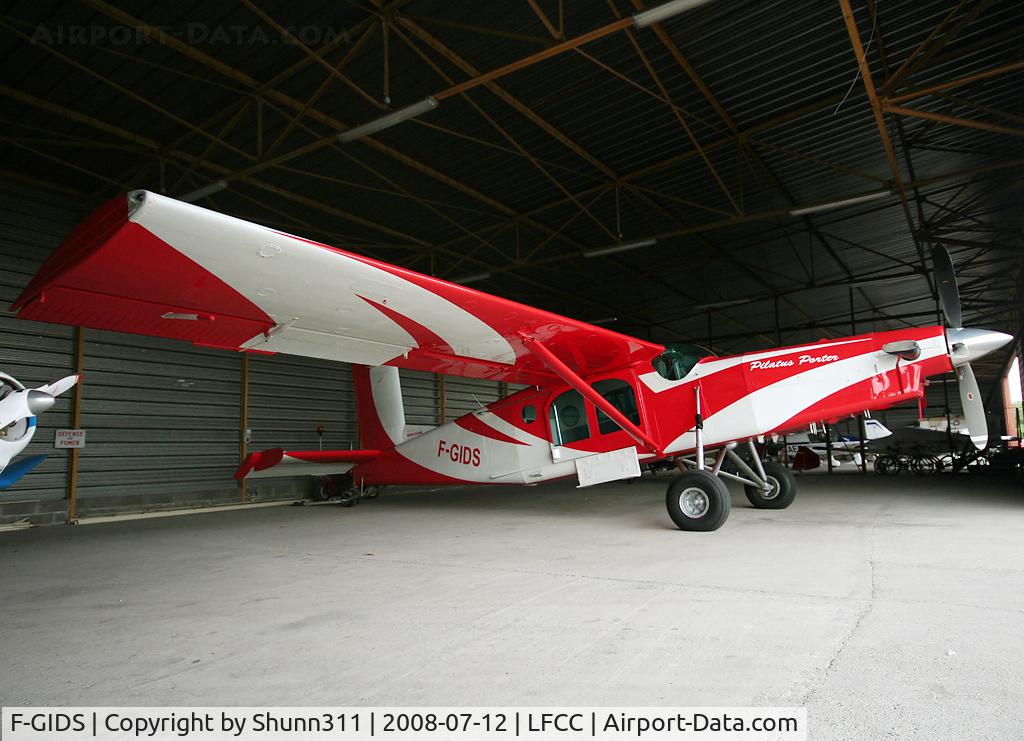 F-GIDS, Pilatus PC-6/B2-H2 C/N 584, Inside Airclub's hangard... Used for paratrooping here...