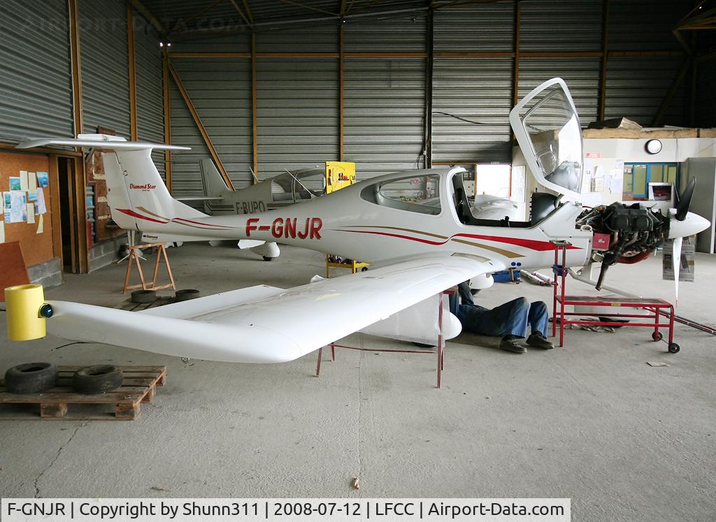 F-GNJR, Diamond DA-40 Diamond Star C/N 40.064, On maintenance inside Airclub's hangard...