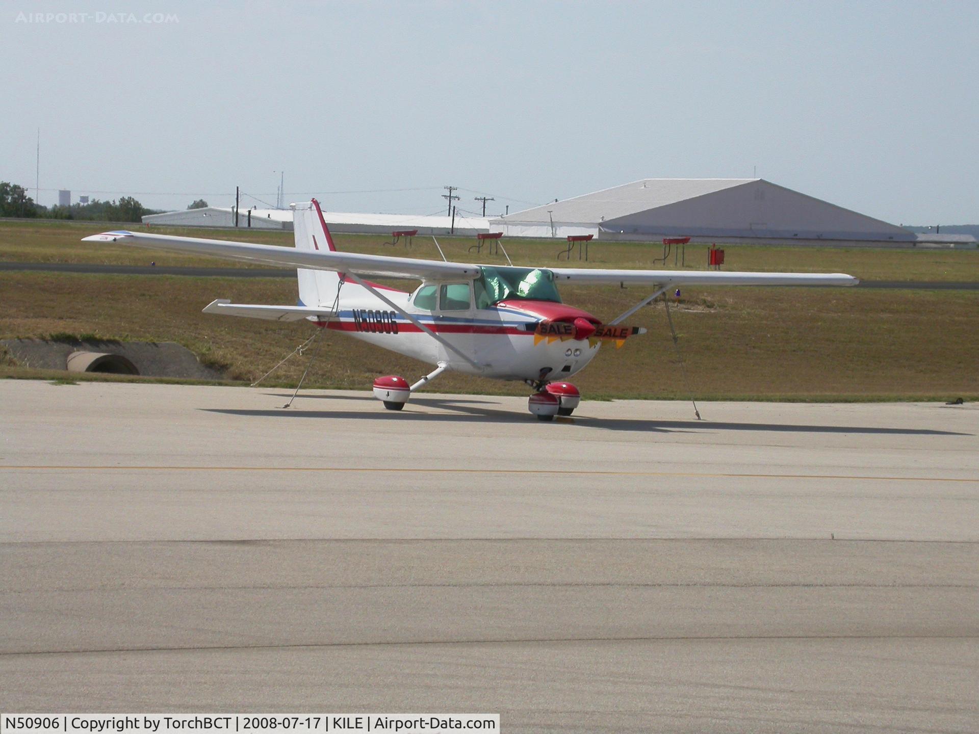 N50906, 1980 Cessna 172P C/N 17274232, Skyhawk tied down @ KILE