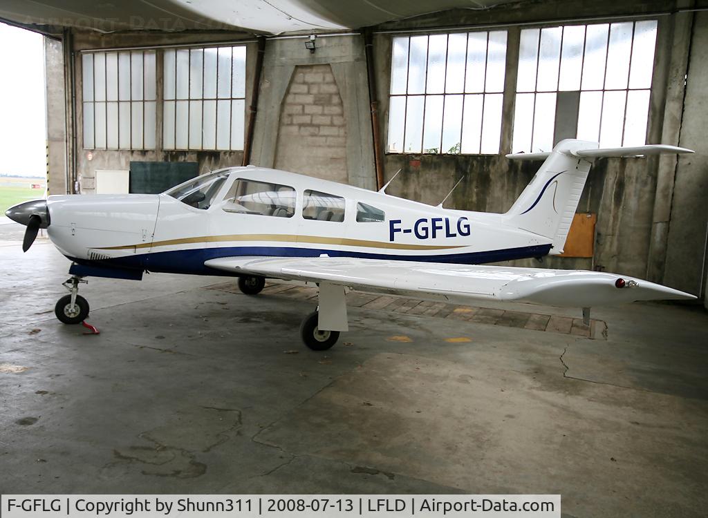 F-GFLG, 1979 Piper PA-28RT-201 Arrow IV C/N 28R-7918263, Parked inside Airclub's hangar