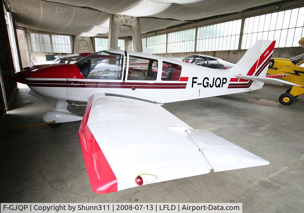 F-GJQP, Robin DR-400-140B Major C/N 1979, Inside Airclub's hangar...