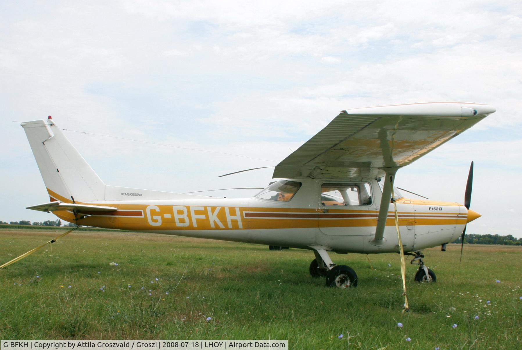 G-BFKH, 1979 Reims F152 C/N 1464, ?csény Airport