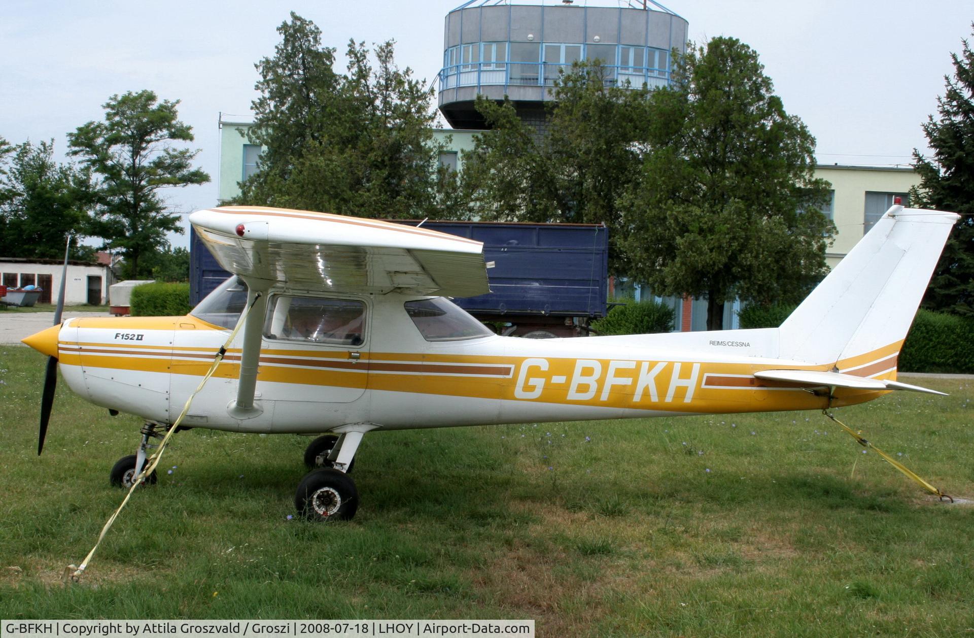 G-BFKH, 1979 Reims F152 C/N 1464, ?csény Airport