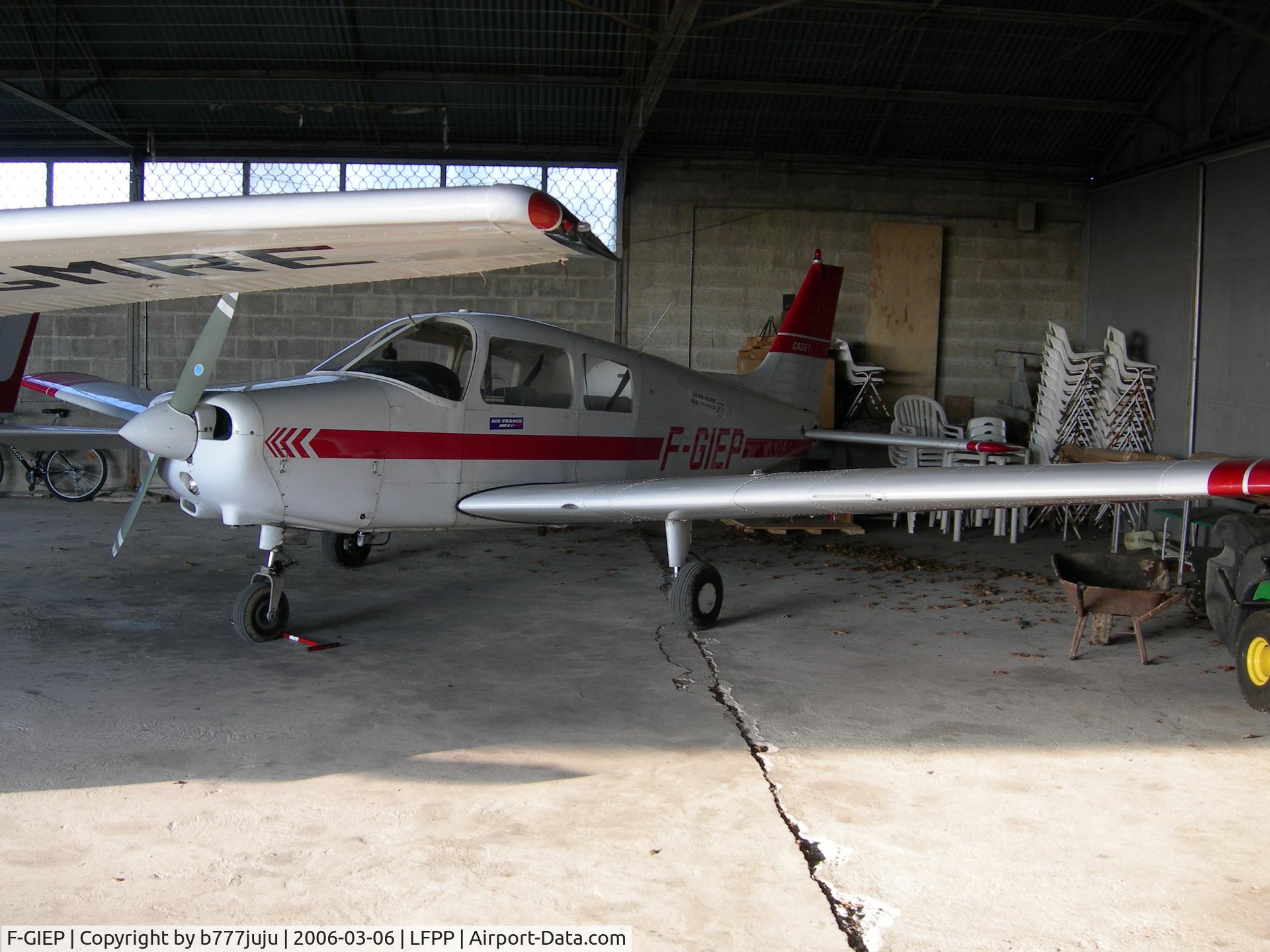 F-GIEP, Piper PA-28-161 Warrior II C/N 28-41270, on hangar at Le Plessis-belleville