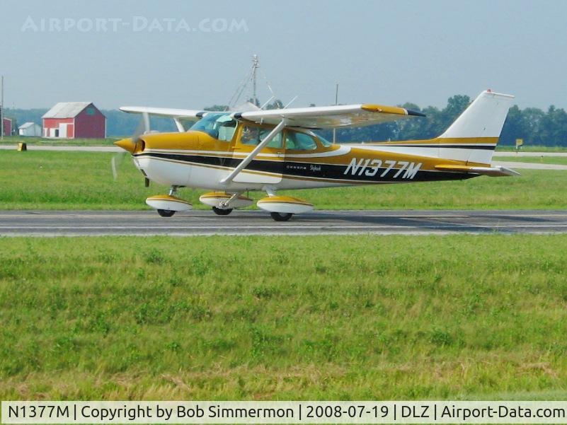 N1377M, 1972 Cessna 172L C/N 17260577, Departing Delaware, OH