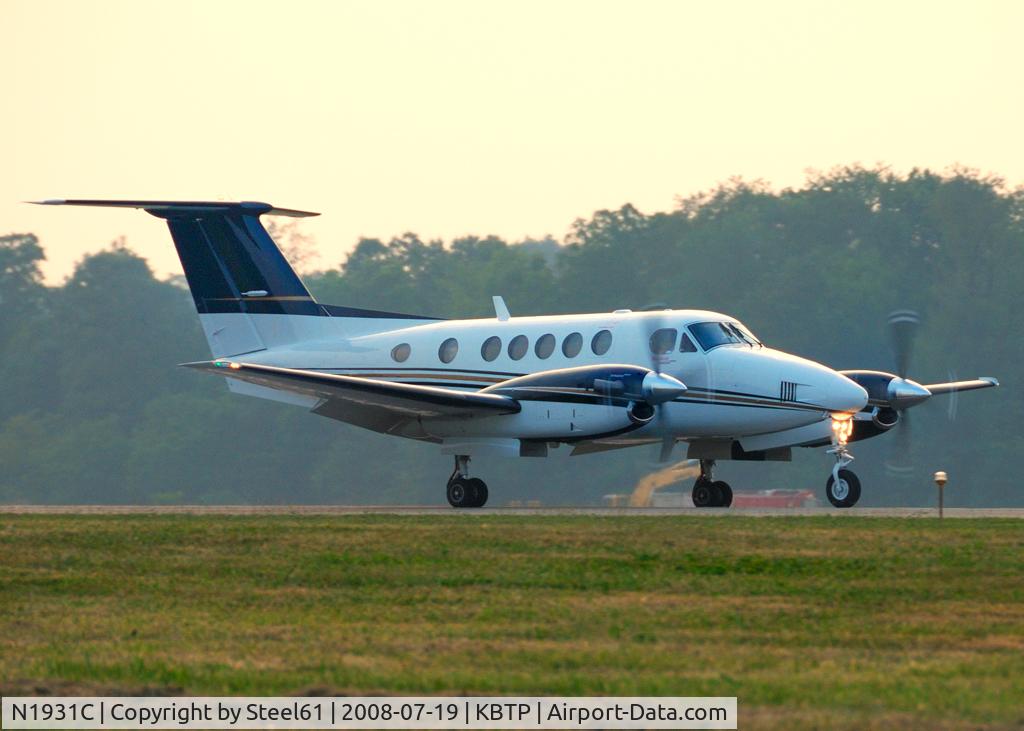 N1931C, 2008 Hawker Beechcraft B200GT King Air C/N BY-37, Landing on Runway 8 at KBTP