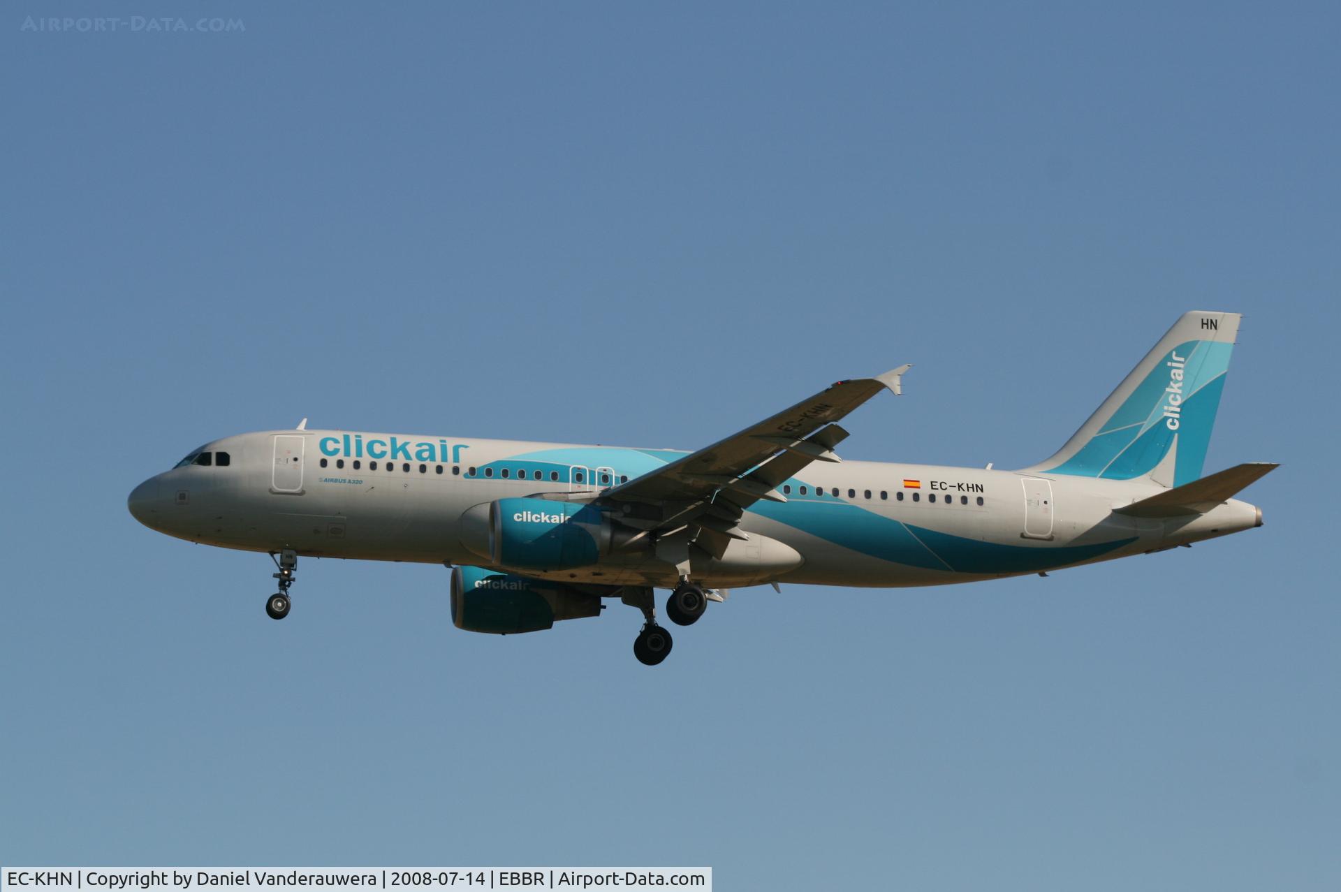 EC-KHN, 2007 Airbus A320-216 C/N 3203, flight XG1241 is descending to rwy 25L