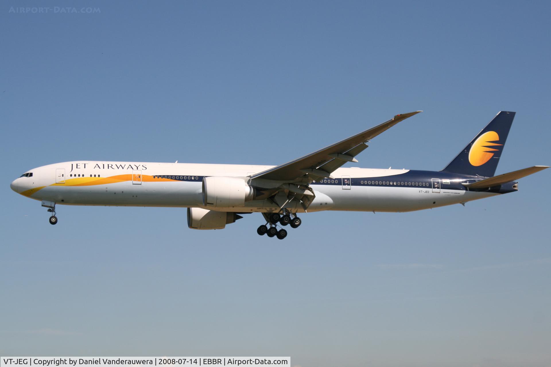 VT-JEG, 2007 Boeing 777-35R/ER C/N 35163, arrival of flight 9W227 to rwy 25L