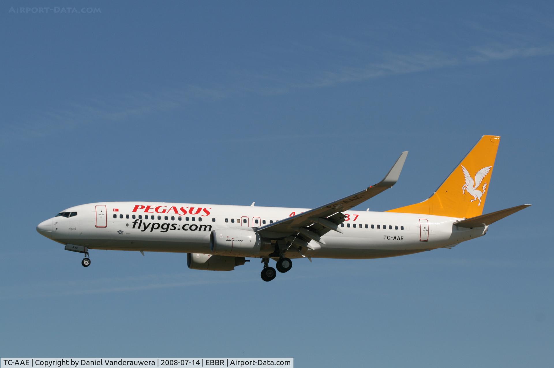 TC-AAE, 2007 Boeing 737-82R C/N 35700/2435, arrival of flight PGT263 to rwy 25L