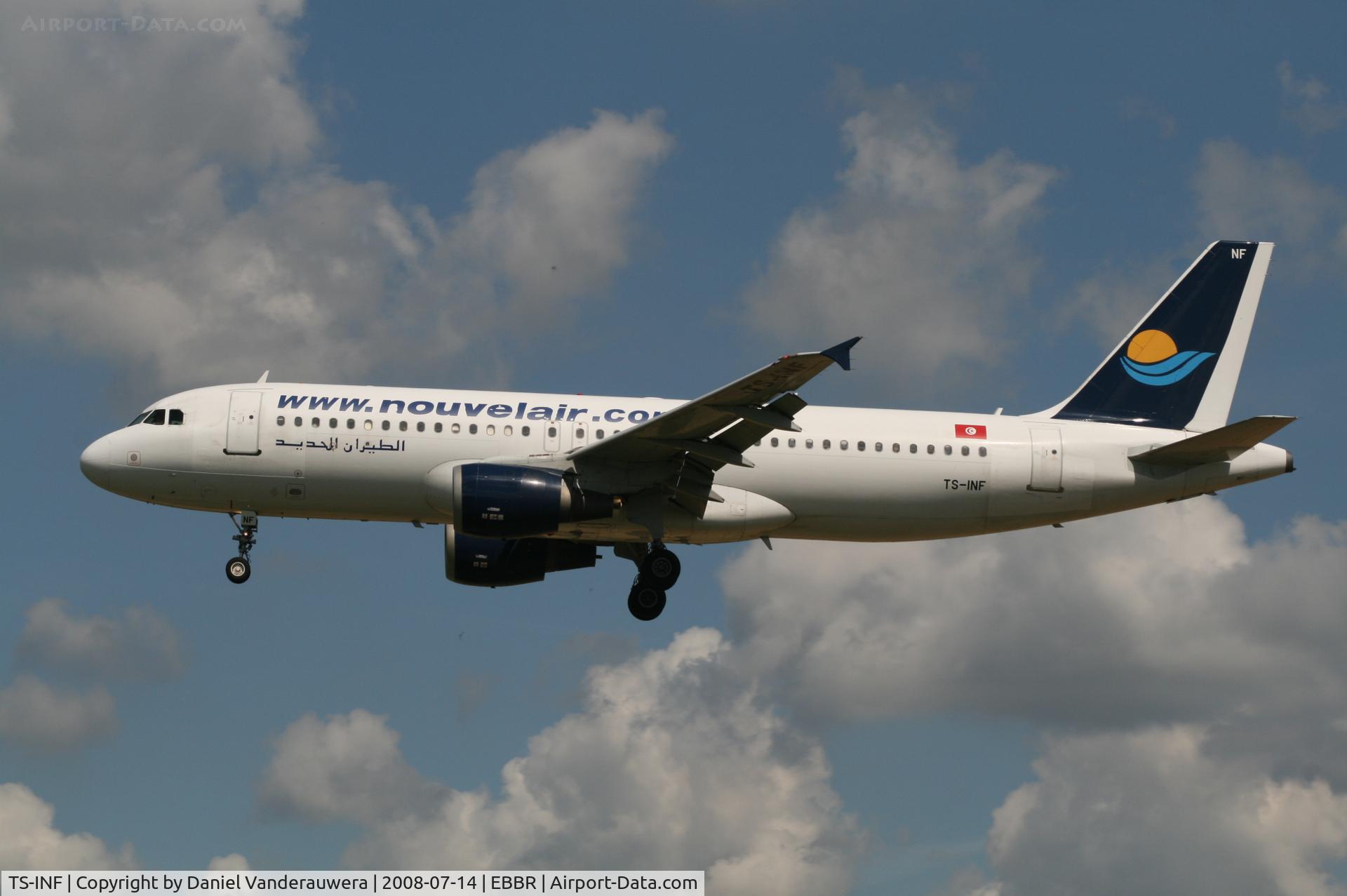 TS-INF, 1992 Airbus A320-212 C/N 299, descending to rwy 25L