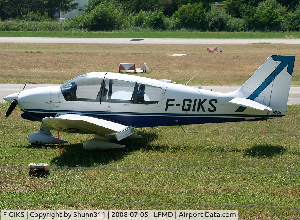 F-GIKS, Robin DR-400-180 Regent Regent C/N 1950, Parked in the grass near the Airclub...