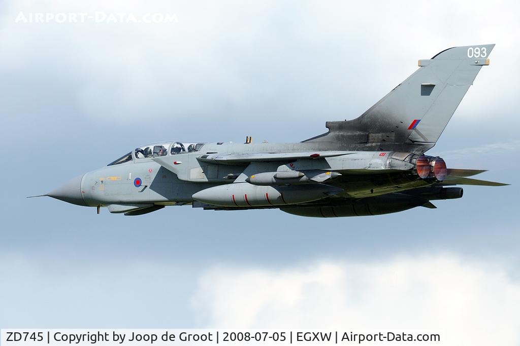 ZD745, 1984 Panavia Tornado GR.4 C/N 373/BS126/3172, Very low and very fast pass by ZD745 during the role demo at RAF Waddington.